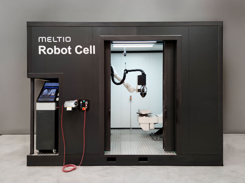 Meltio presenta una célula robótica que permite la impresión metálica 3D segura en un entorno cerrado, ideal para uso industrial